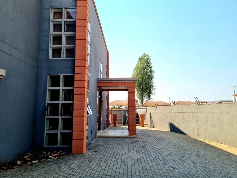 4 Bedroom Property for Sale in Roylglen Gardens Northern Cape